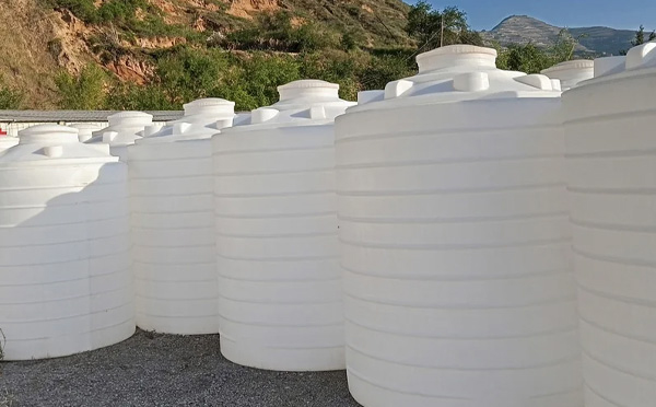 化工液体储存注意事项——选对PE庆城塑料桶避免安全隐患