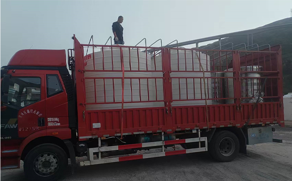 庆城立式运输桶安排发货现场